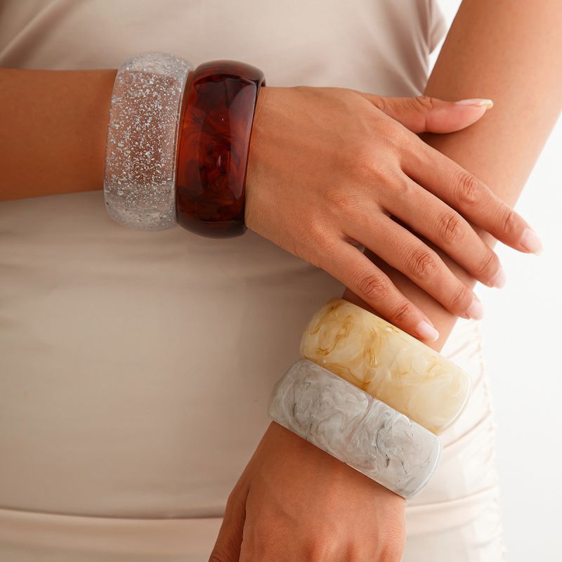 01 Transparent Acrylic Irregular Round Bracelet