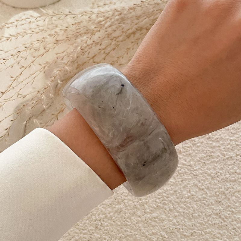 01 Transparent Acrylic Irregular Round Bracelet