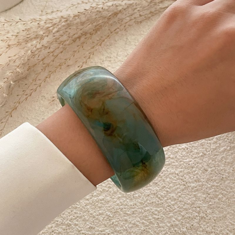 01 Transparent Acrylic Irregular Round Bracelet