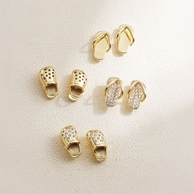 1 Pair Of Gold And White Diamond Hole Shoe Earrings Copper Inlaid Zirconium Hole Shoe Earrings