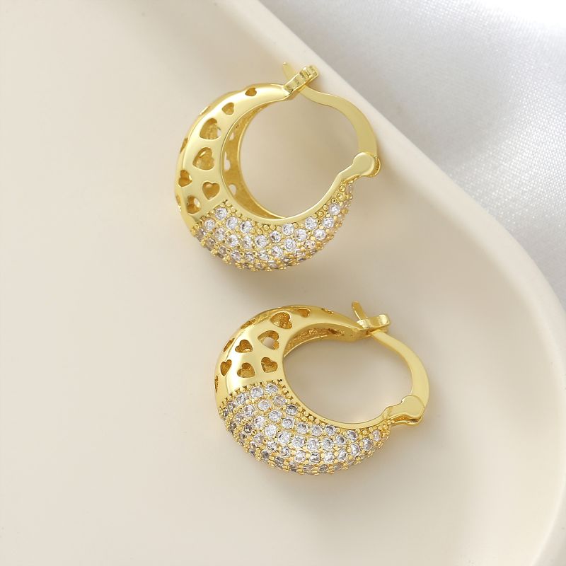 2.2*1.9cm Hollowed-out Heart Earrings Brass Round Earrings With Diamonds