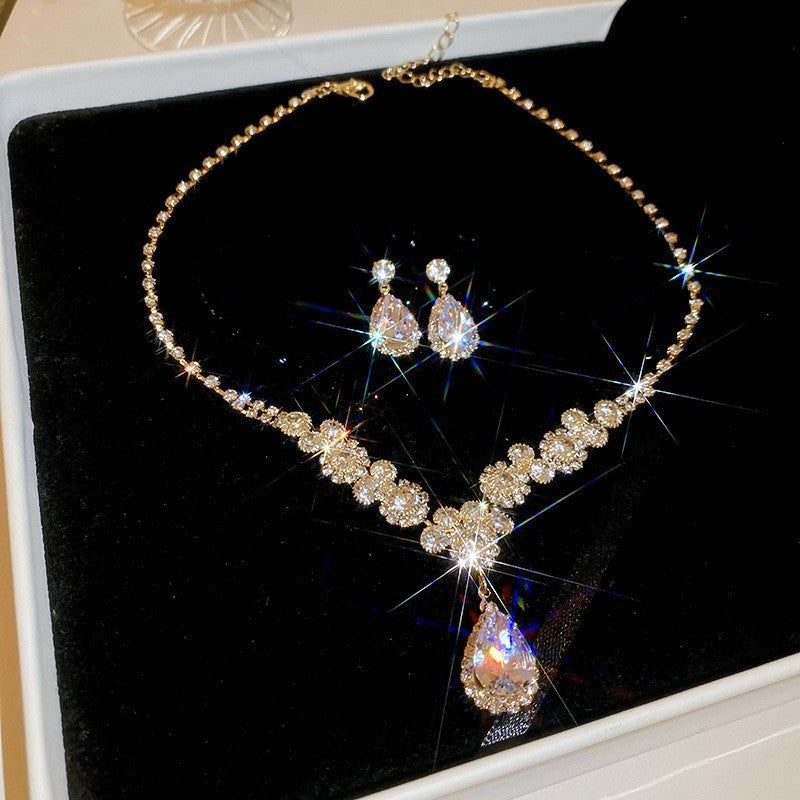 56# Necklace - Silver Copper And Diamond-encrusted Teardrop Necklace And Earring Set