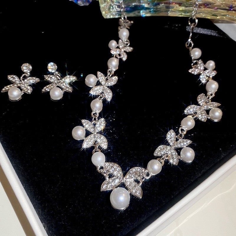 56# Necklace - Silver Copper And Diamond-encrusted Teardrop Necklace And Earring Set