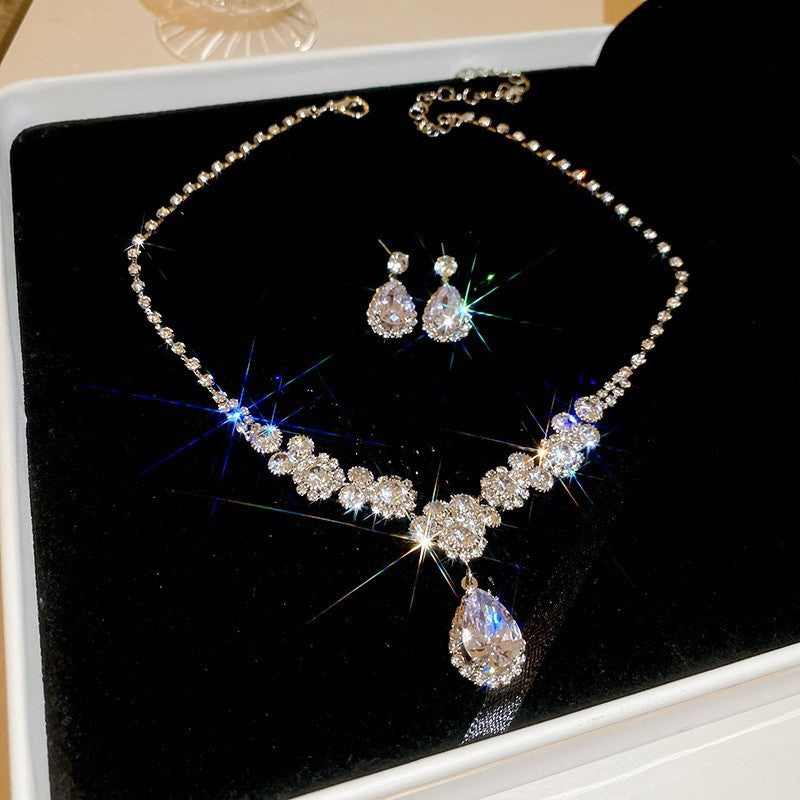 56# Necklace - Silver Copper And Diamond-encrusted Teardrop Necklace And Earring Set