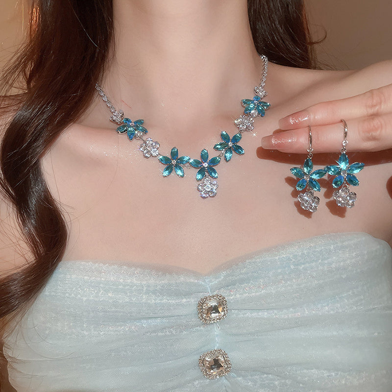 56# Necklace - Silver Copper And Diamond-encrusted Teardrop Necklace And Earring Set