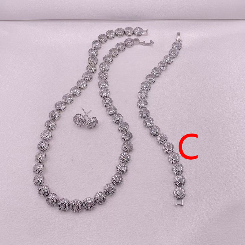 A Copper Diamond-encrusted Round Necklace