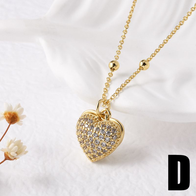 A Copper-plated Gold-plated Heart Necklace With Diamonds And Pearls