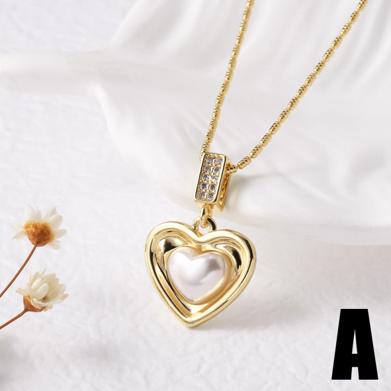 A Copper-plated Gold-plated Heart Necklace With Diamonds And Pearls