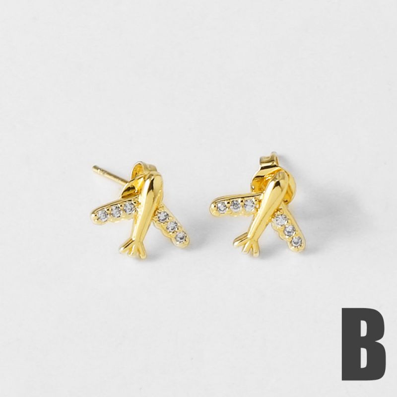 A Gold-plated Copper Heart-shaped Earrings With Diamonds