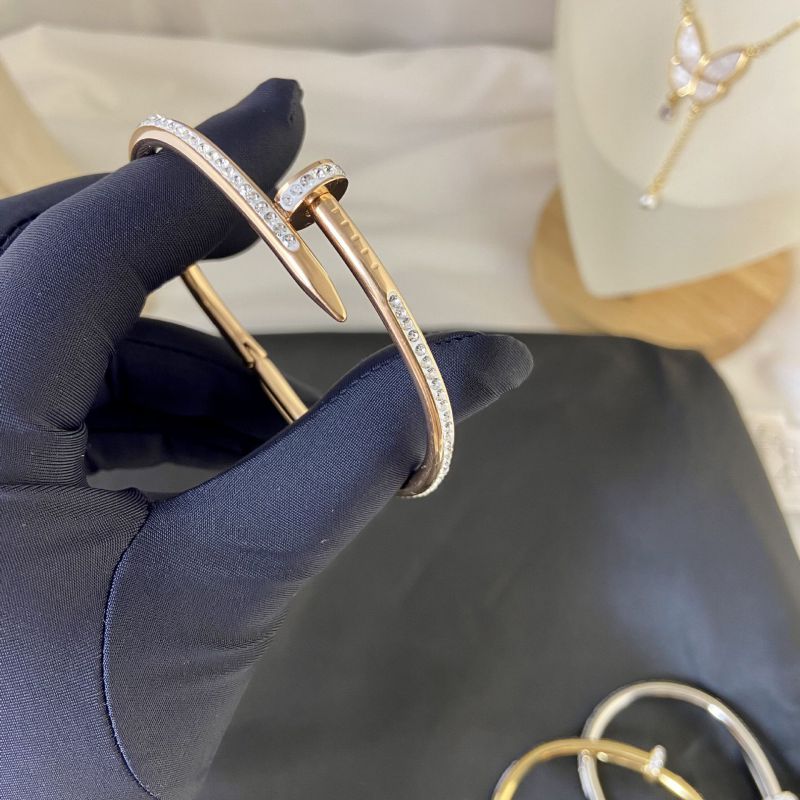 Fashion 69# Titanium Steel Round Bracelet