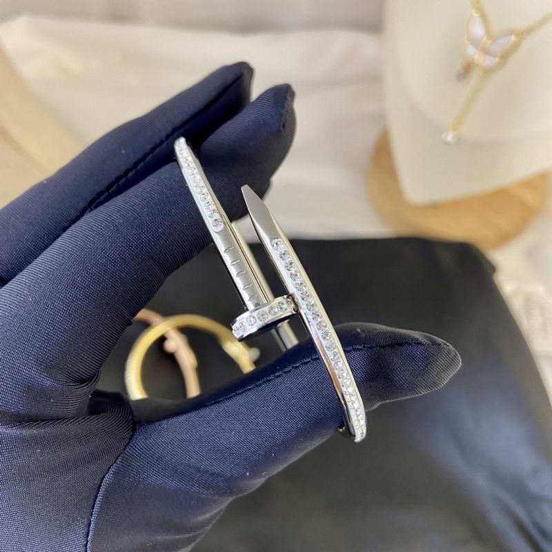 Fashion 69# Titanium Steel Round Bracelet