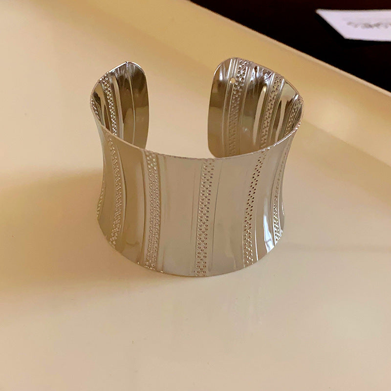 Fashion 1# Bracelet-gold Brushed Metal Bracelet