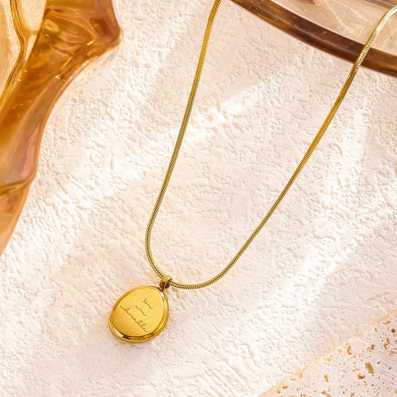 Fashion Big Heart Black Shell Silver Titanium Steel Heart Necklace