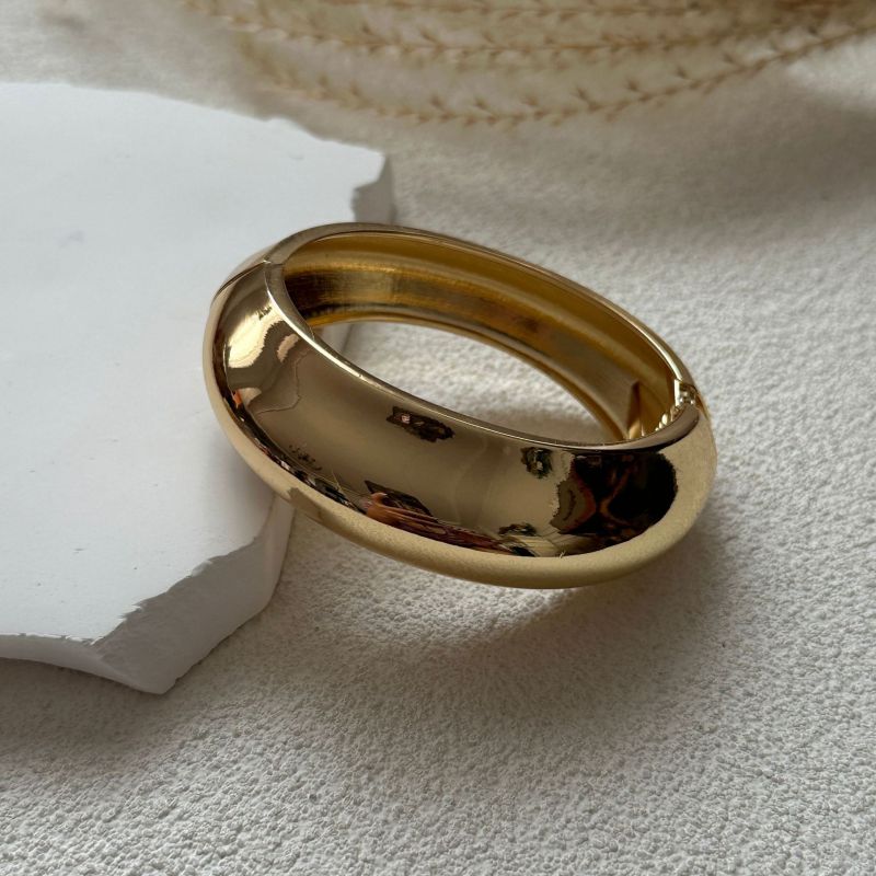 Gold 1 Metal Round Bracelet