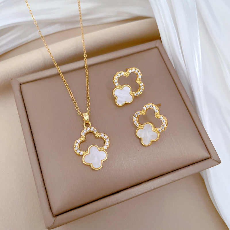 Set 26# Copper And Diamond Four-leaf Necklace And Earrings Set