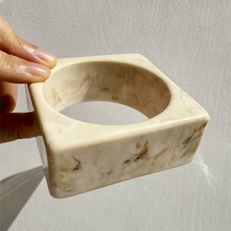 A Acrylic Patch Shell Bracelet