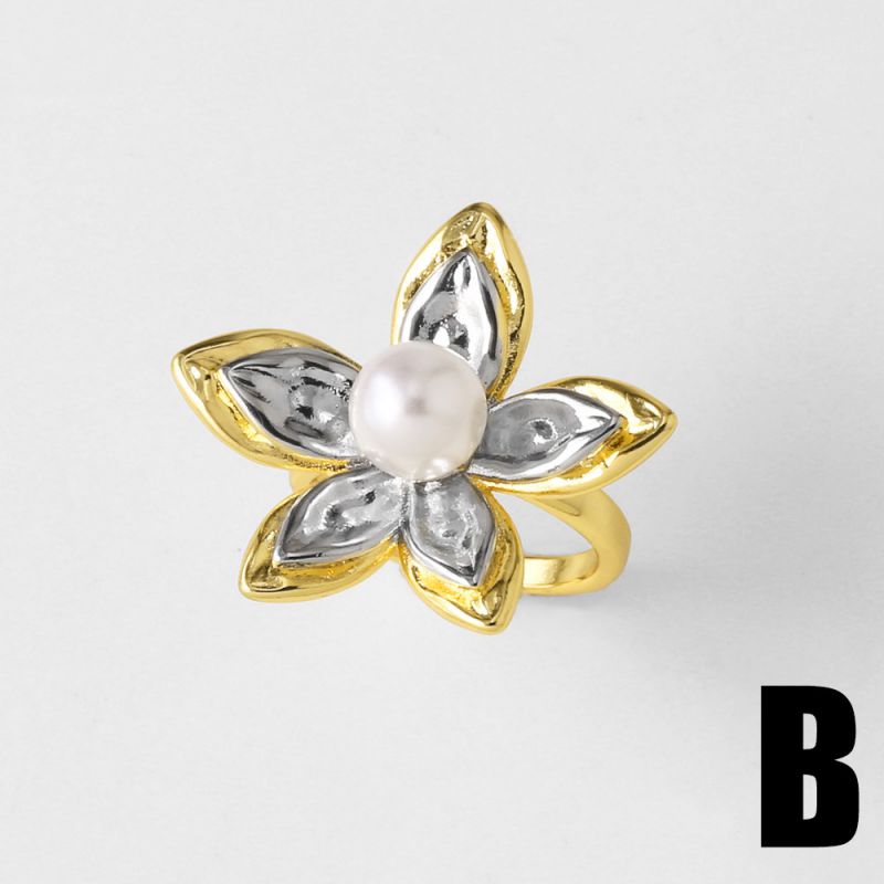 A Copper Diamond Colorblock Bear Ring