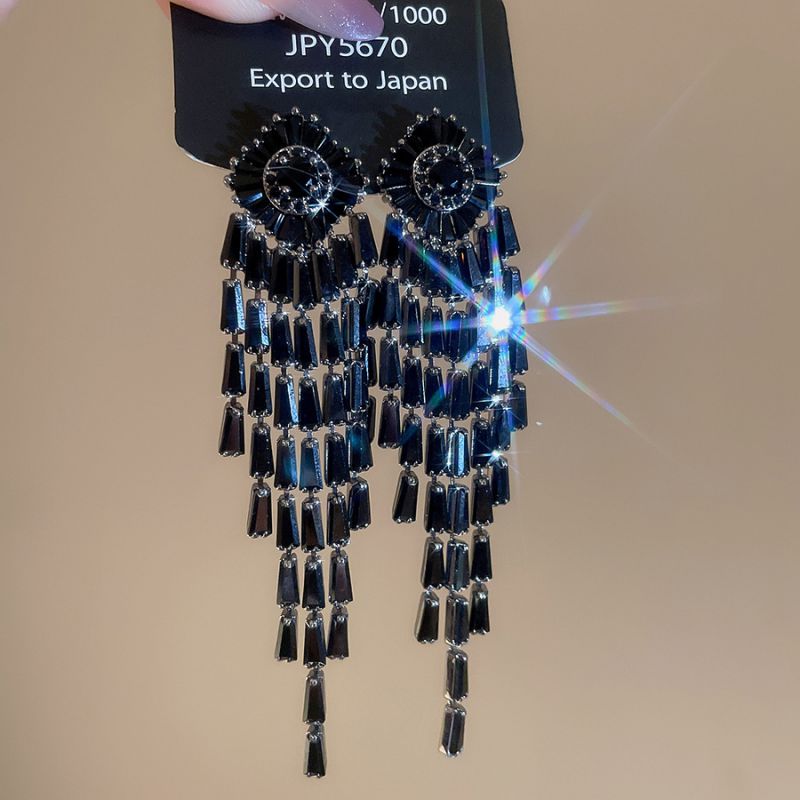 Black Copper Diamond-studded Diamond Earrings