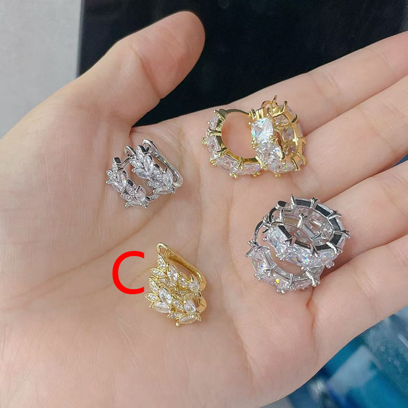 B Copper Diamond Round Earrings