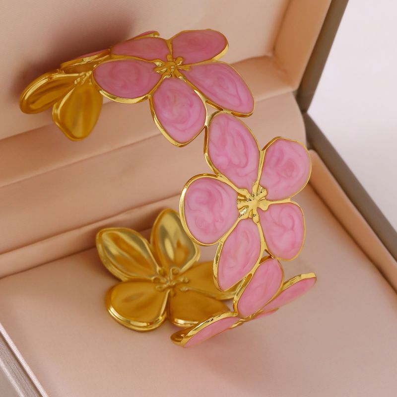 Black Stainless Steel Oil-dripping Flower Bracelet