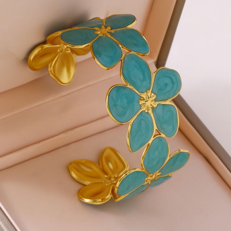 Black Stainless Steel Oil-dripping Flower Bracelet