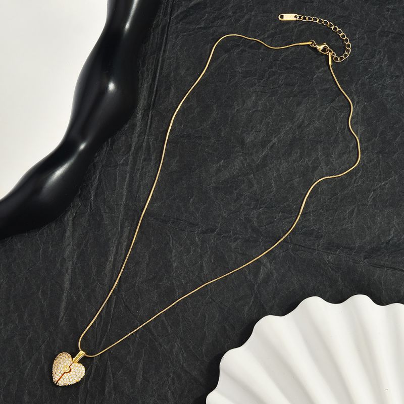 Heart-shaped Opening And Closing Necklace (gold) Titanium Steel Diamond-encrusted Heart Necklace