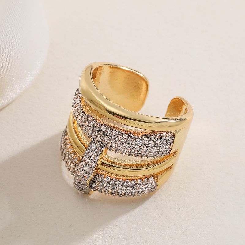 Interlocking No. 1 Copper Round Ring With Diamonds