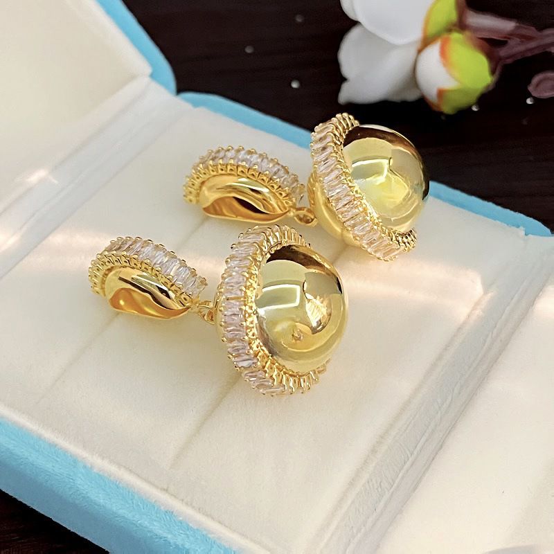 Silver (thickened With Real Gold Plating) Copper And Diamond-encrusted Geometric Hemispherical Earrings