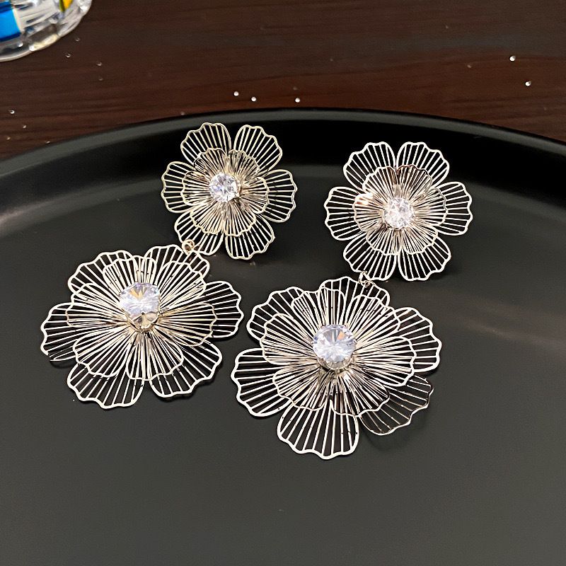 Silver (thickened With Real Gold Plating) Copper Flower Earrings