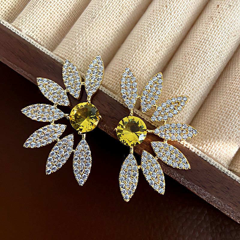 Silver (thickened With Real Gold Plating) Copper And Diamond-encrusted Flower Earrings