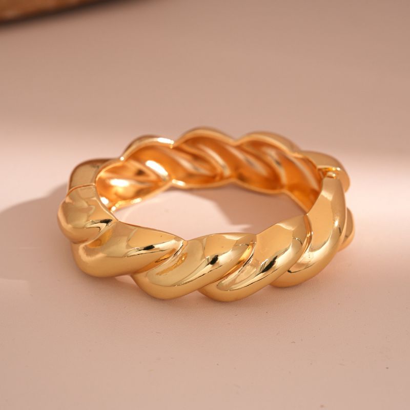 Bracelet - Gold Metal Twist Open Bracelet