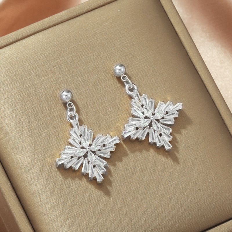 Titanium Steel Chain + 18k Gold:white Zircon Diamond Snowflake Necklace Copper Diamond-encrusted Rhombus Snowflake Necklace