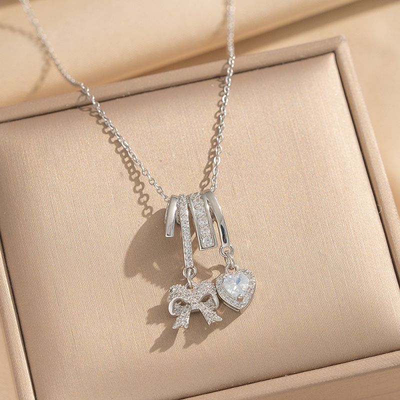 Gold Bow Circle Heart Necklace Copper And Diamond-encrusted Heart-shaped Bow Necklace