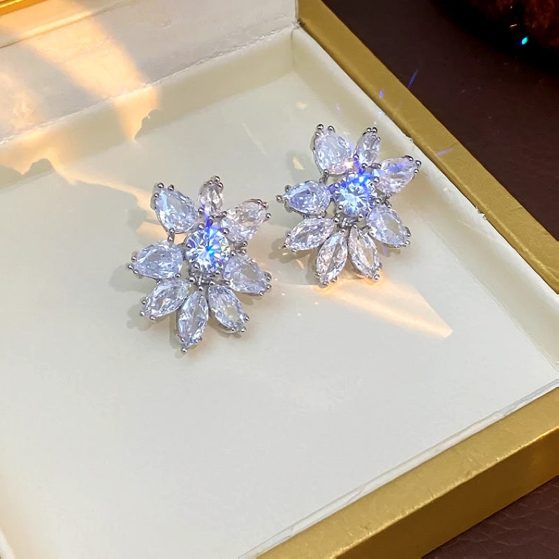 Silver (thickened With Real Gold Plating) Copper And Diamond-encrusted Flower Earrings