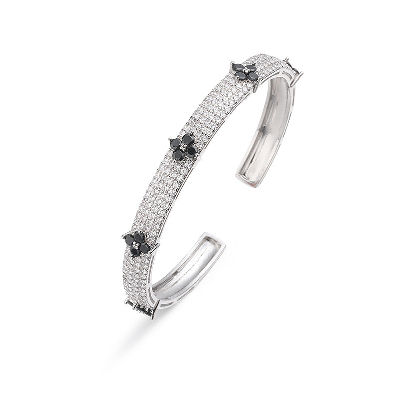 Gold And Green Diamond Four-leaf Clover Bracelet Gold-plated Copper And Diamond-encrusted Four-leaf Clover Bracelet