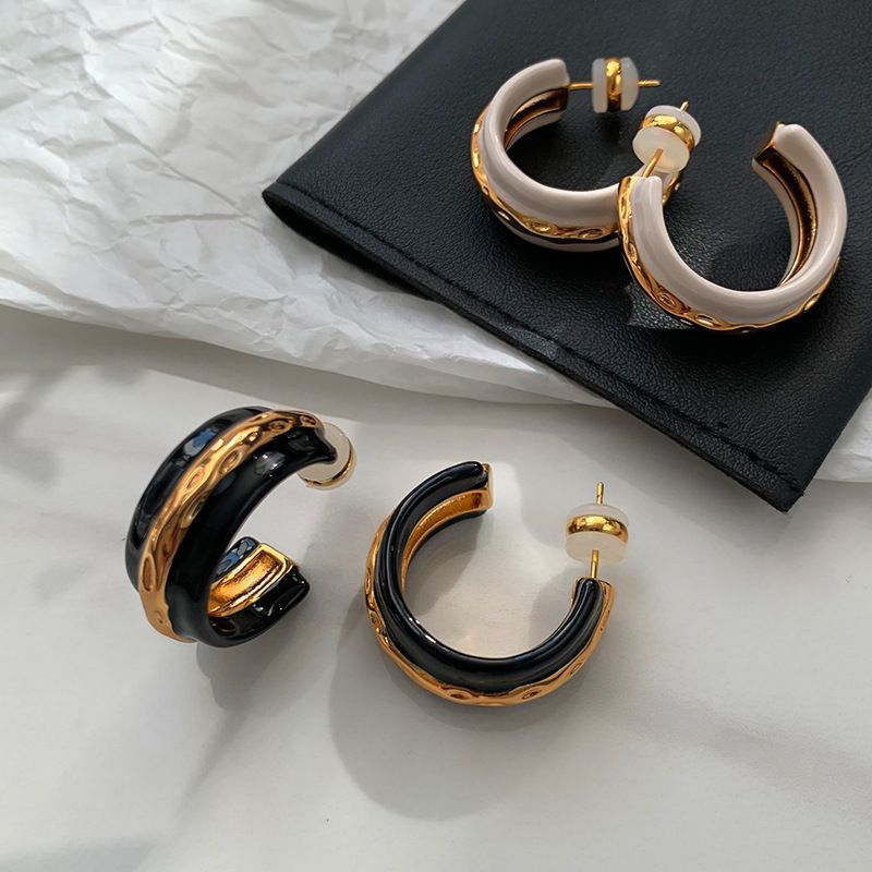 Black Gold Copper C-shaped Earrings
