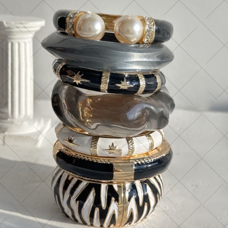 Bracelet #3 Zinc Alloy Round Bracelet With Diamonds And Pearls