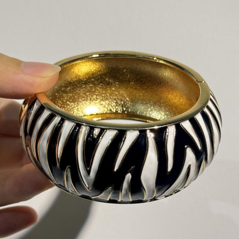 Bracelet #3 Zinc Alloy Round Bracelet With Diamonds And Pearls