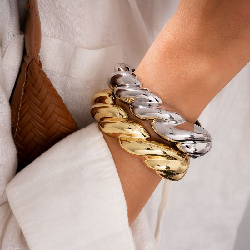 Bracelet - Gold Metal Twist Open Bracelet