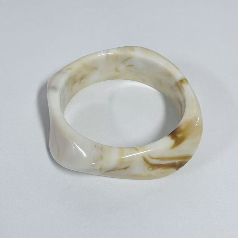 Diamond-shaped Amber - Inner Diameter 65 Weight 53g Resin Irregular Bracelet