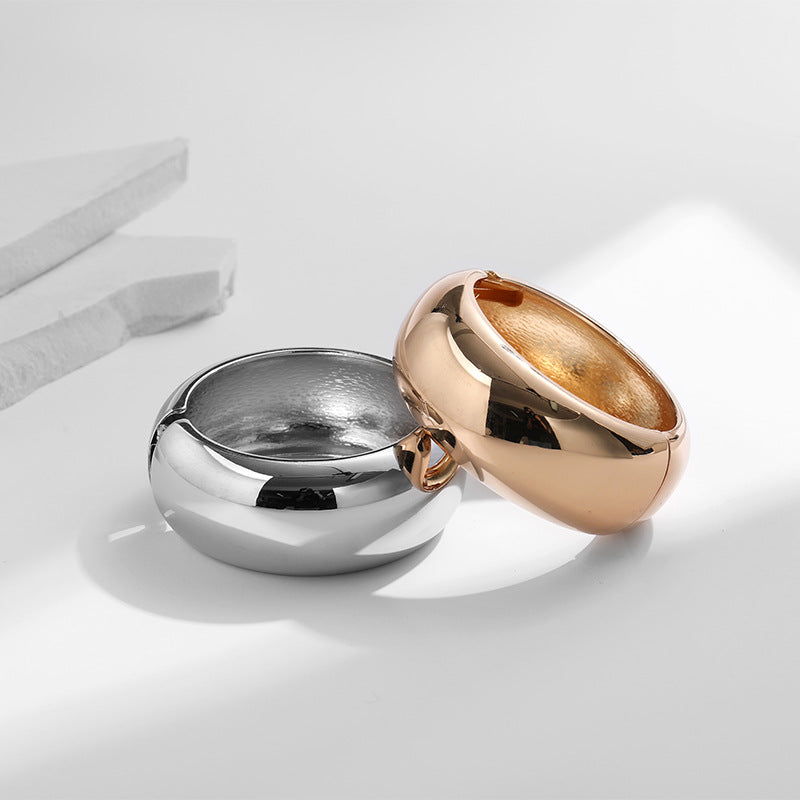 Fashion Gold Metal Round Bracelet