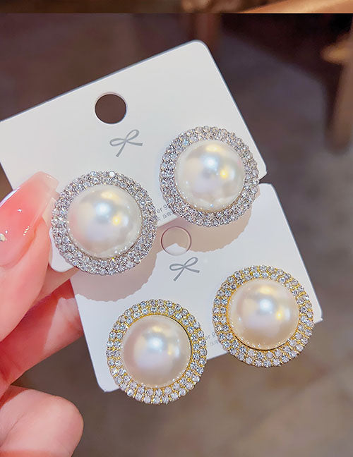 Fashion Gold Round Pearl Stud Earrings In Titanium Steel And Diamonds