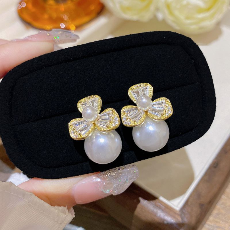 Gold Copper Diamond-encrusted Petal Pearl Earrings