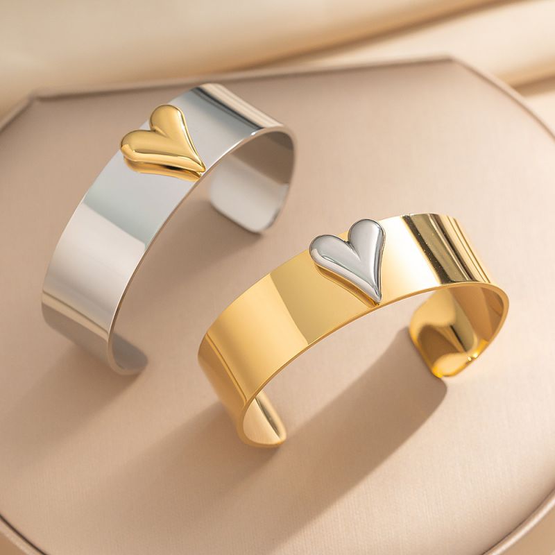 Gold Heart-shaped Bracelet Titanium Steel Heart Bracelet