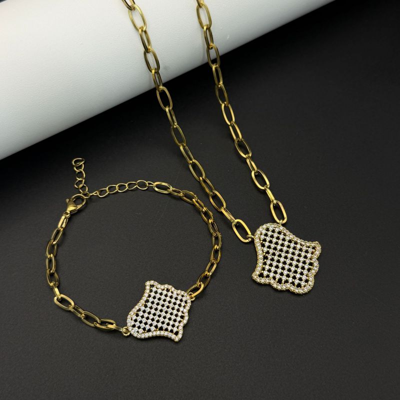 Gold Roulette Ot Buckle Stainless Steel Diamond-encrusted Circular Necklace And Bracelet Set