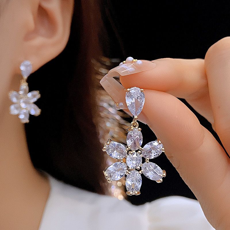 Gold (thickened Genuine Gold Plating) Copper And Diamond-encrusted Flower Earrings