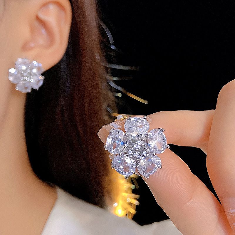 Gold (thickened Genuine Gold Plating) Copper And Diamond-encrusted Flower Earrings