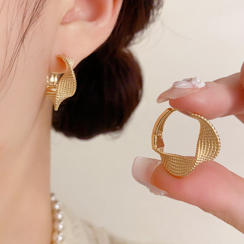 Gold-colored Metal Twisted Circle Earrings (thickened Real Gold Plating) Metal Twisted Circle Earrings