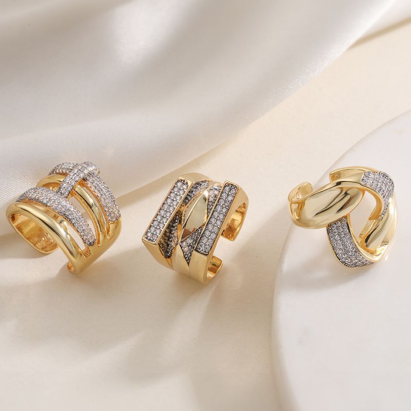 Interlocking No. 1 Copper Round Ring With Diamonds