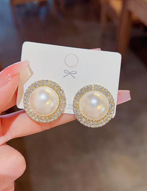 Fashion Gold Round Pearl Stud Earrings In Titanium Steel And Diamonds